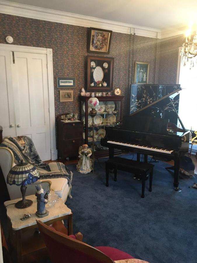 Raindrops On Roses Bed & Breakfast Herkimer Luaran gambar