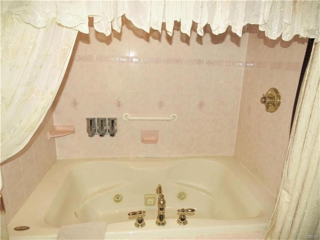 Raindrops On Roses Bed & Breakfast Herkimer Luaran gambar